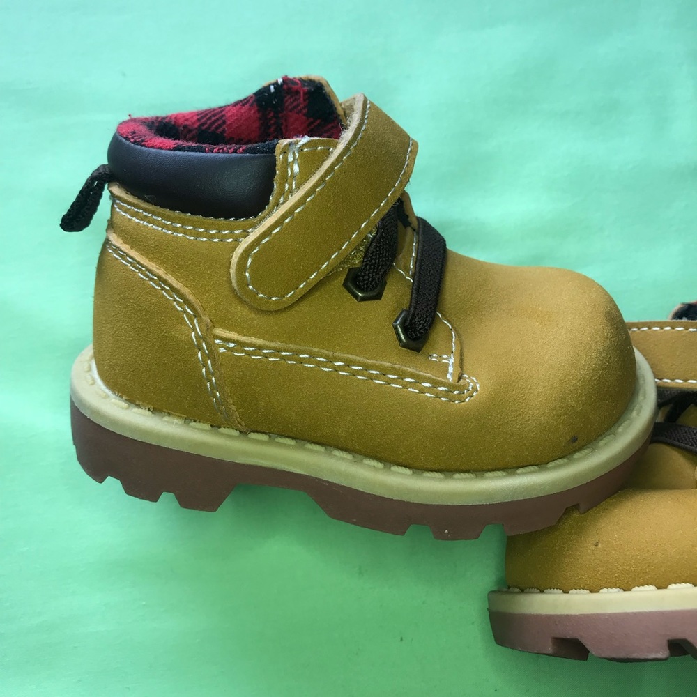 NWOT baby boots size 3 (0521)